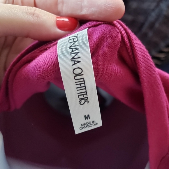 Zenana Medium Magenta Pink Short Sleeve T-shirt V-neck Basic Solid Layering Top - Picture 2 of 7